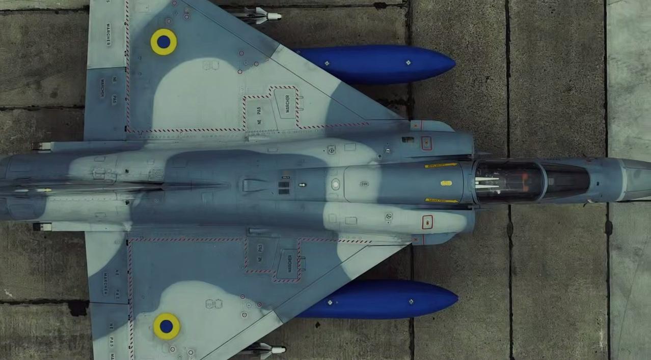 当地时间2025年11月22日，英国媒体《卫报》报道称，美国陆军部长丹尼尔·德里