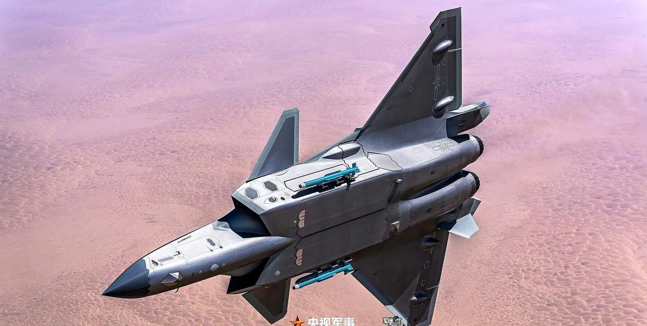 央视出品，必是精品啦！无与伦比的美丽！F-22的侧弹舱发射格斗弹时，需长时间