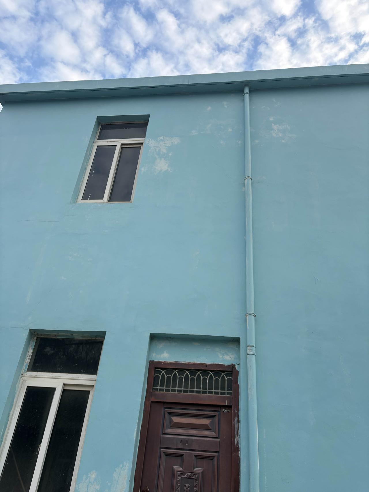 股票涨跌的根源是什么？股票涨跌的根源，其实只有一句话：资金的流入与流出。但