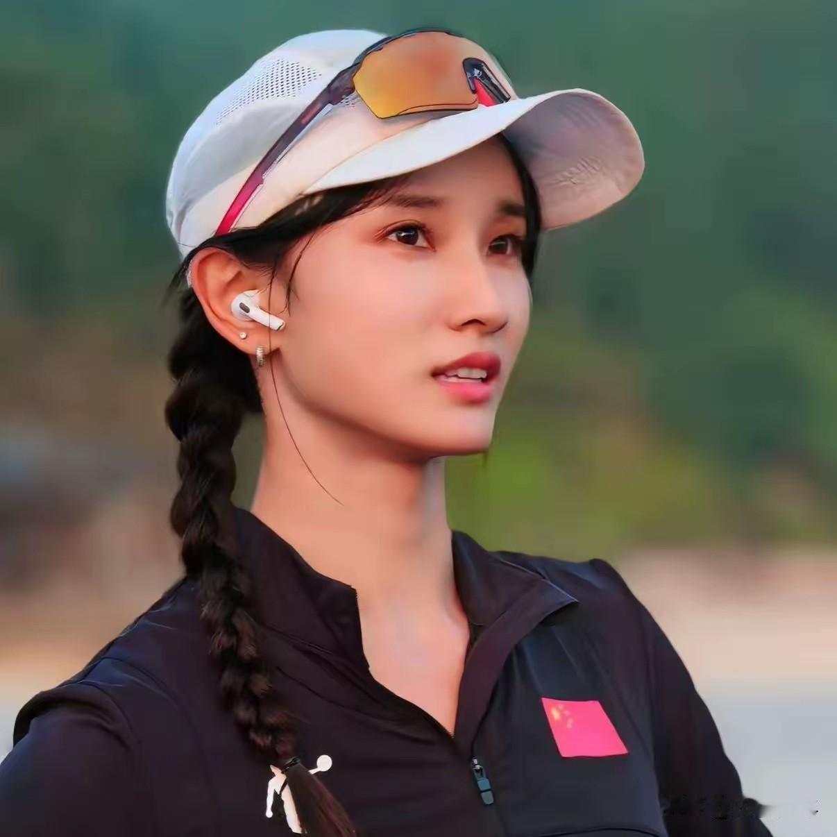 马拉松冠军可以这么美吗？照片上的姑娘名叫李美珍，多次拿下马拉松女子冠军。她