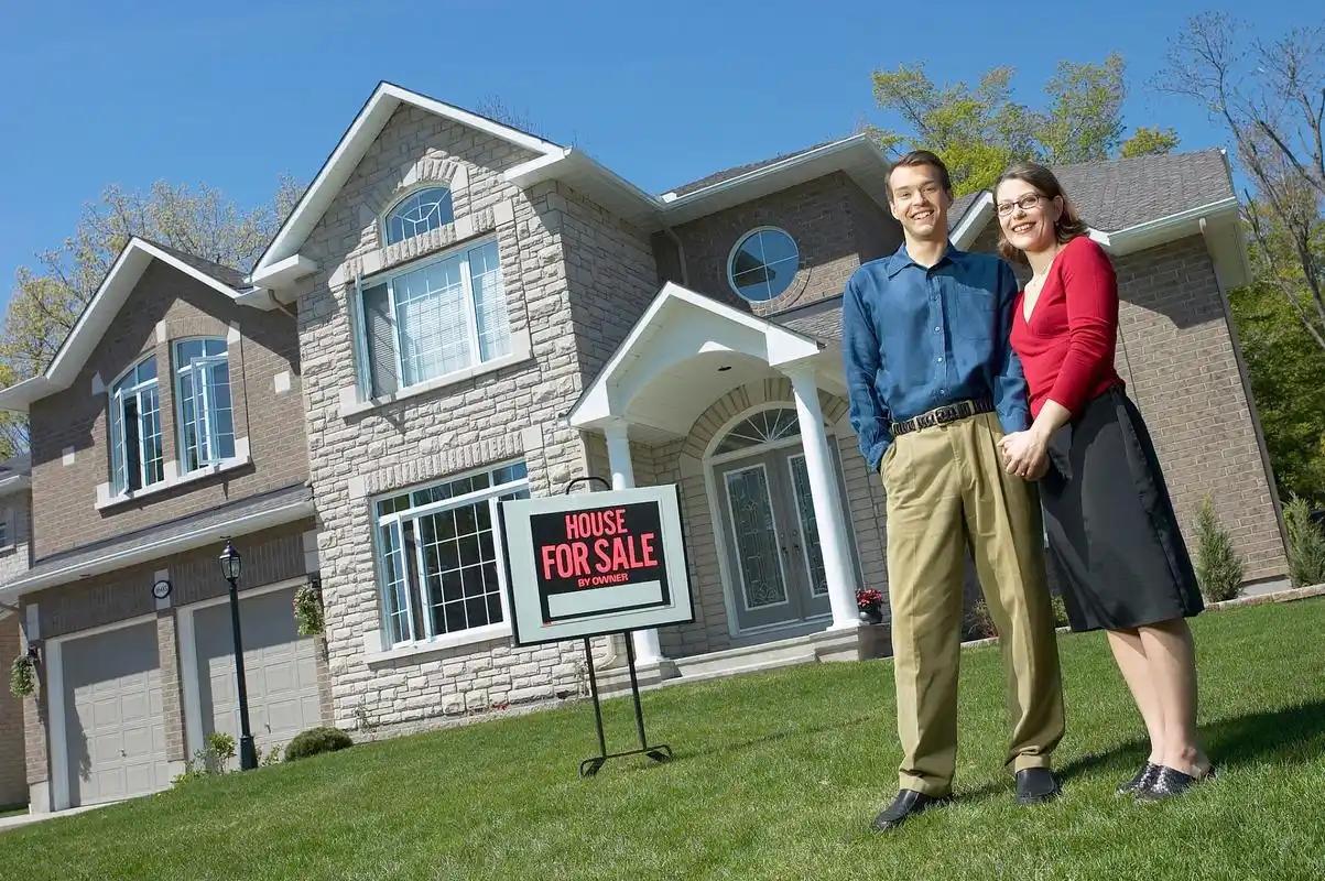 美国楼市彻底变天！没人抢房了，买家集体收手背后藏着大真相。本该火爆的美国春季