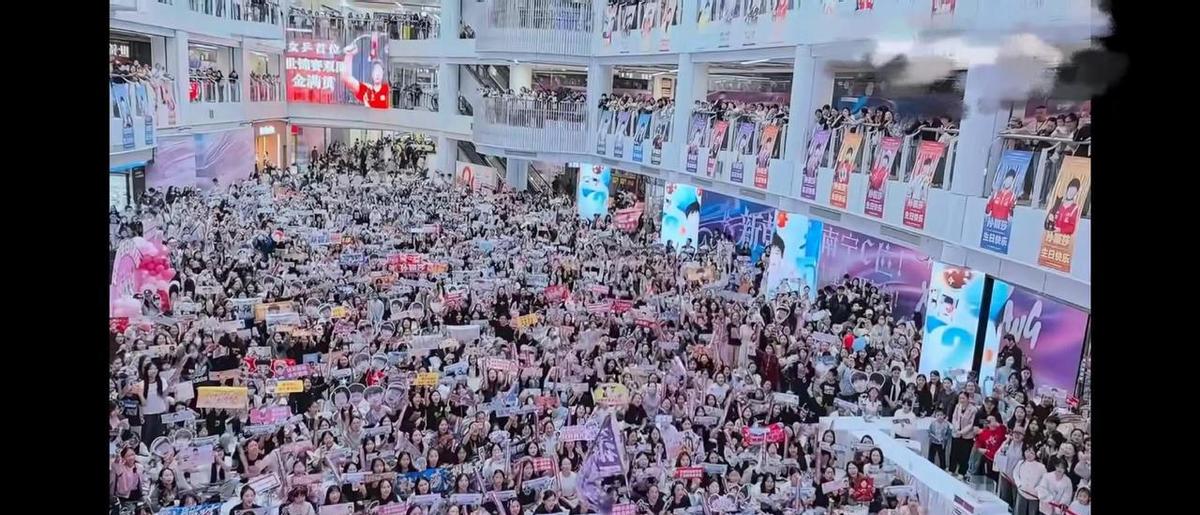 莎莎生日，热搜全是别人家的CP。人家过生日，粉丝在底下拼谁磕得更上头。不是祝