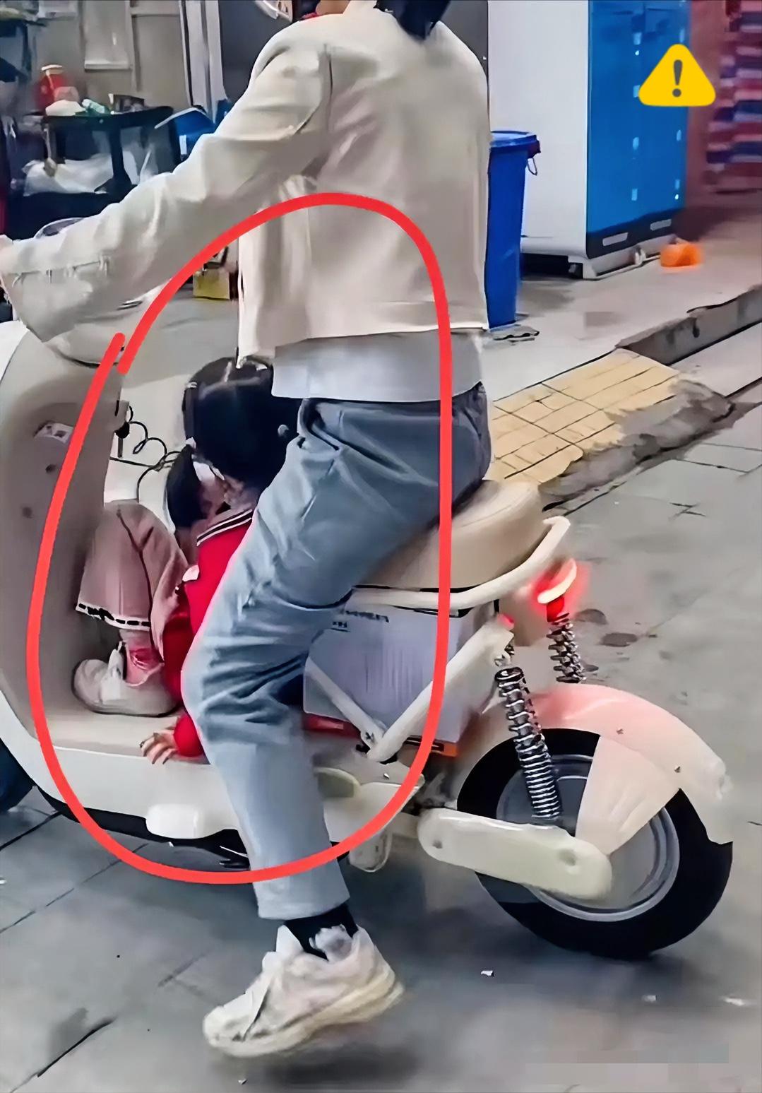 新国标电动车涨价，我忍了！限速25码也认了，取消后座、没储物空间是真闹心！