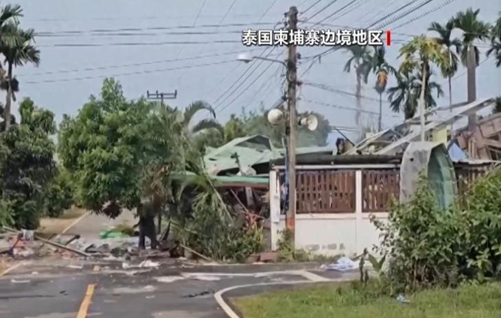 泰国与柬埔寨的边境局势急转直下，双方动用轻重武器和空军。泰国利用其空中优势，袭
