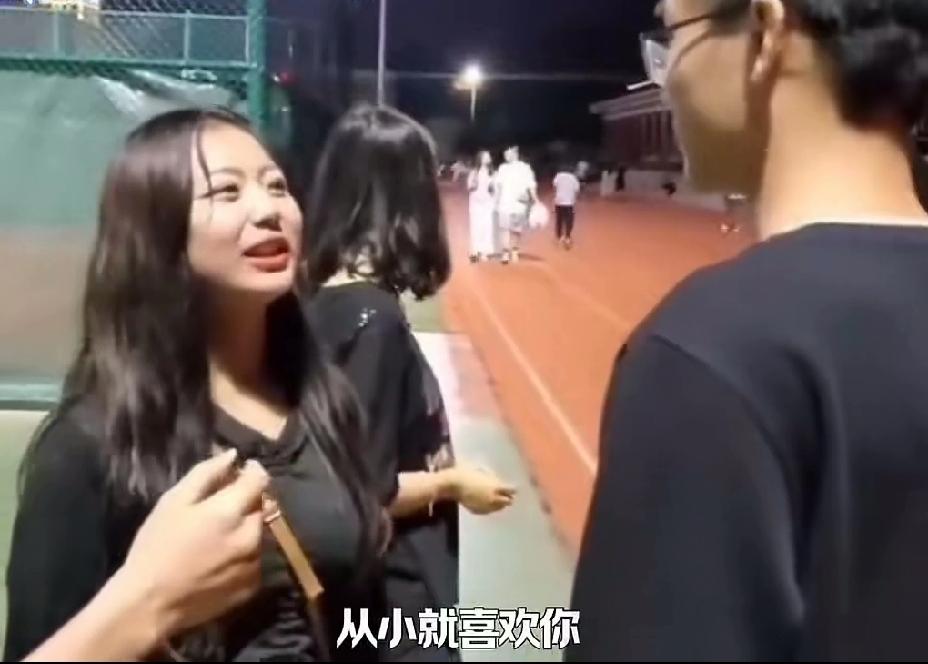 男人年轻的时候，一般会选择自己喜欢的女人，但是到了一定年龄，才知道，选择一个喜欢