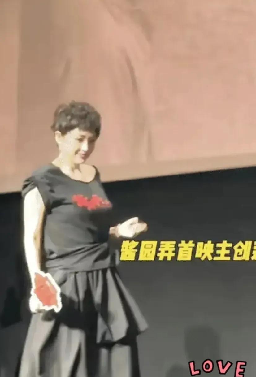 章子怡的生图真的太可怕了，这活生生的把自己弄成了大妈，路人甲么？这身行说真的我