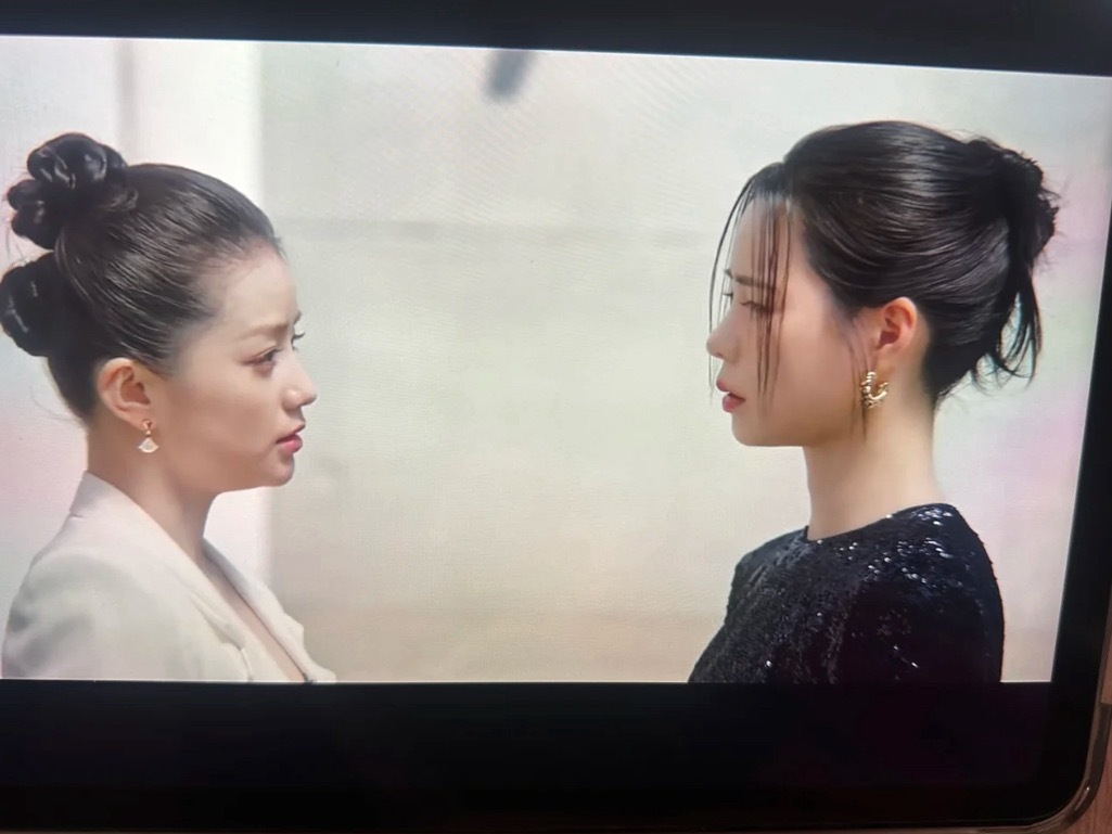 扁头之痛最近在追我的王室死对头，女二大扁头让我幻视周围好多人，严重怀疑韩国人真的