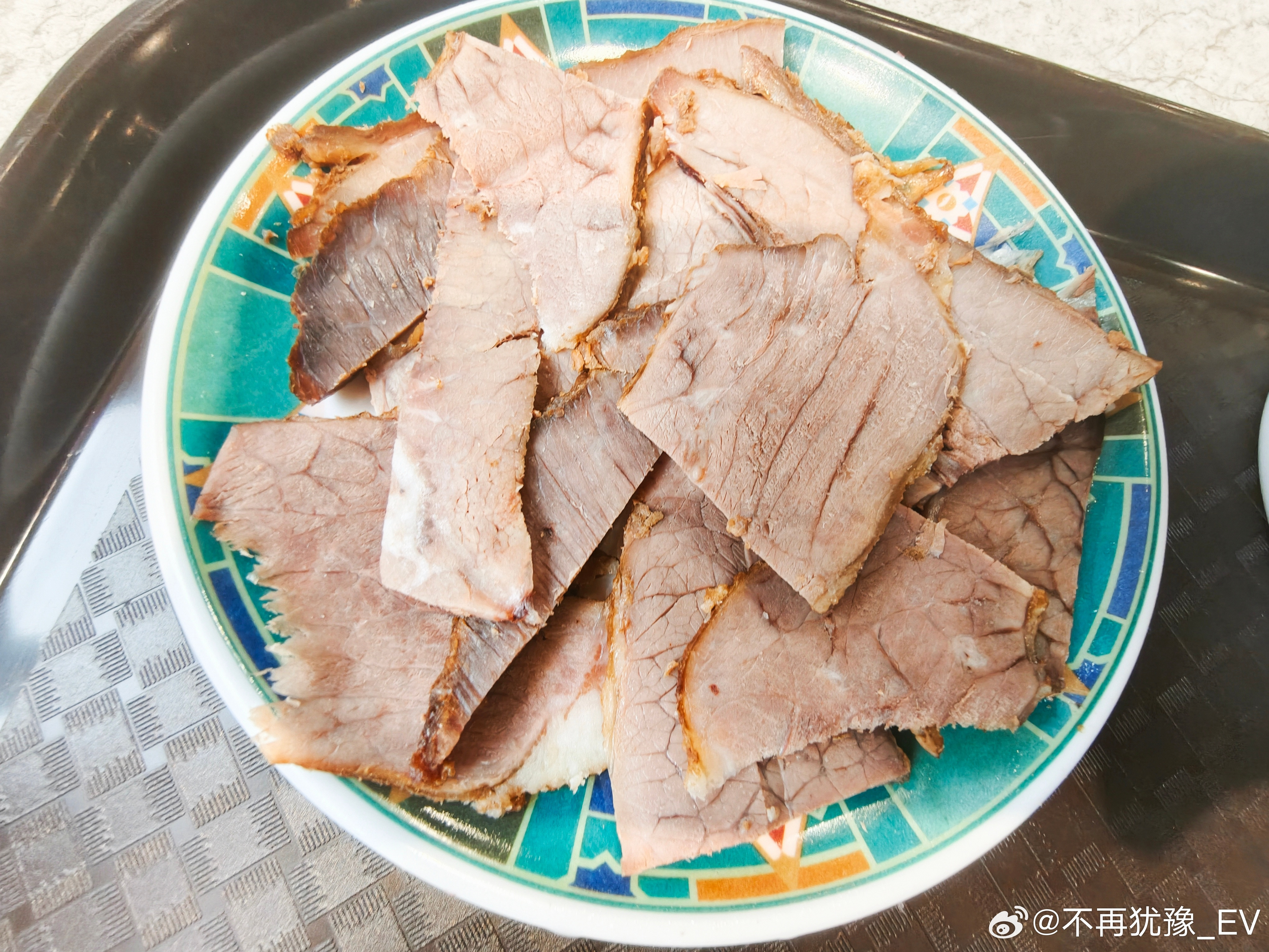 公司楼下的牛肉面，份量太实在了，一个人根本吃不完