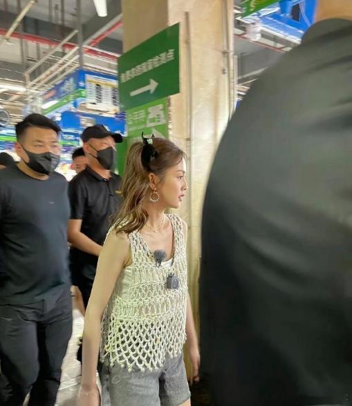 司晓迪竟然敢说白鹿长相普通啊，生图这样还普通？