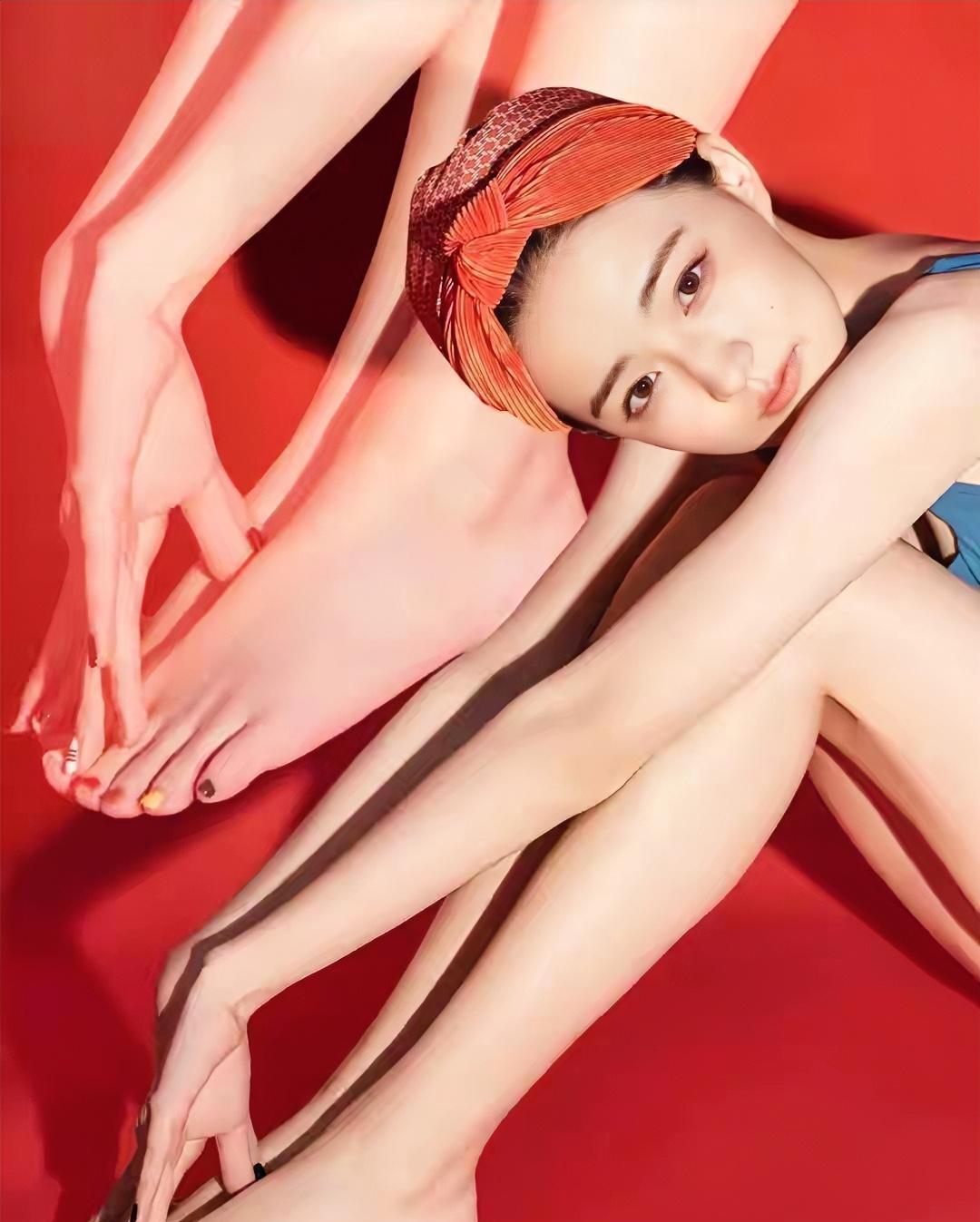 徐璐，可爱小女生，看脚指甲颜色就能出看来，清纯少女