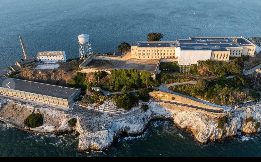 美国，要重新开放、扩建臭名昭著的恶魔岛。尼古拉斯凯奇主演的电影《勇闯夺命岛》