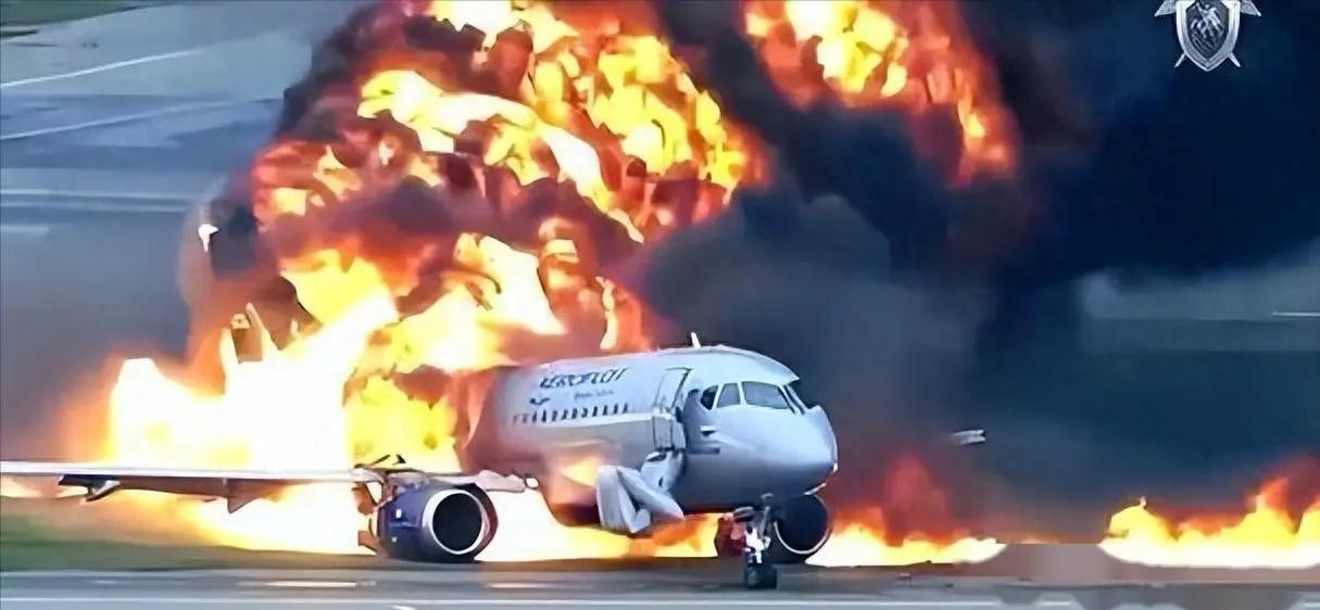 一架载着311人的国航波音777客机，8月26日从伦敦飞往北京途中突然遭遇惊魂时