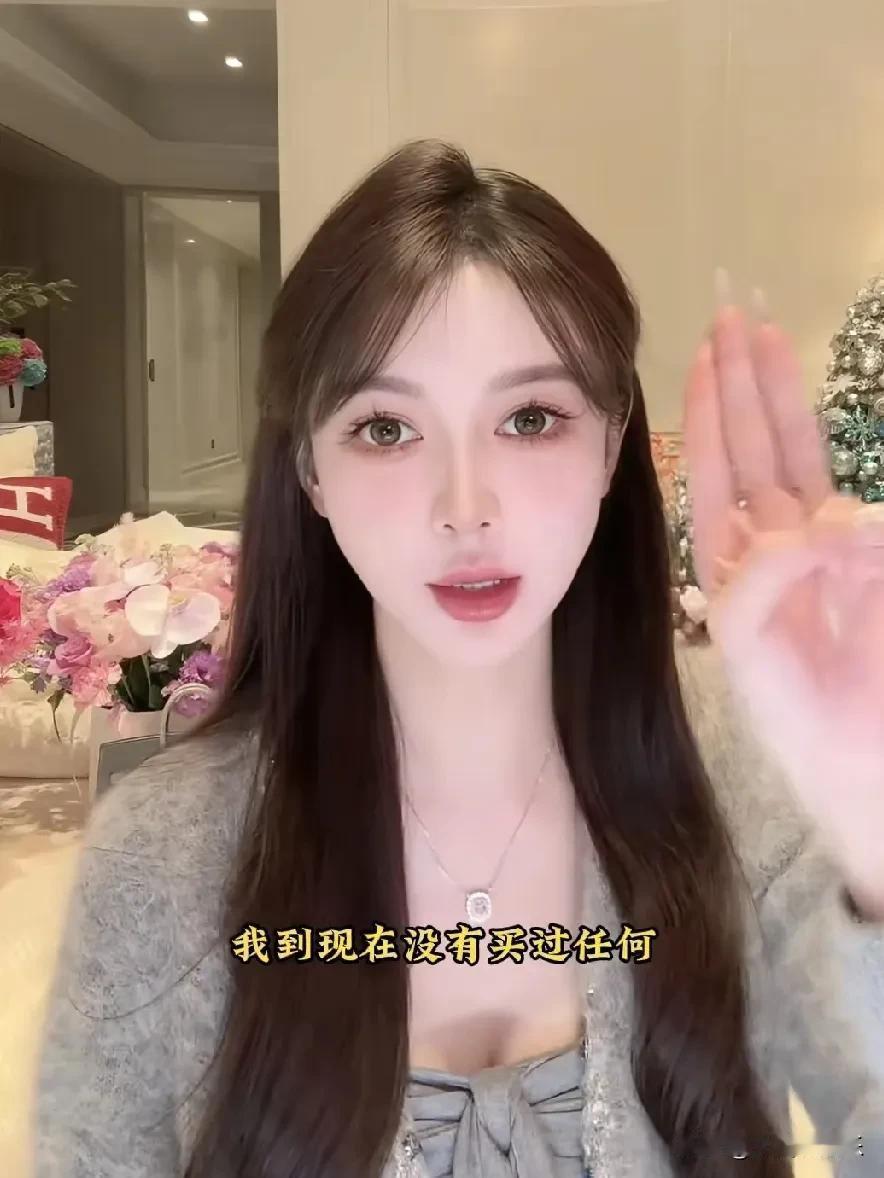 叶珂直播时候传来婴儿的啼哭声，和黄晓明分手后她独自生下孩子并抚养。她正带货介