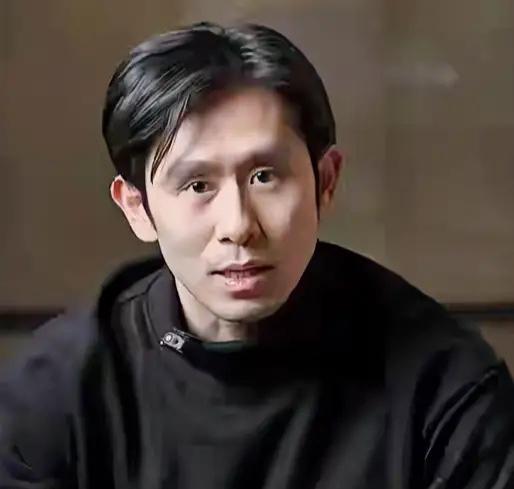 刷到刘欢的女婿名叫陈诗洋，重庆本地人，家中经营建材生意，家境不错，是哈佛大学建筑