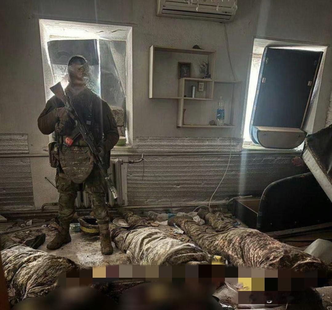 俄军处决三名乌军俘虏！这不太好吧？有点过分了，在米尔诺格勒方向。这三名乌军俘