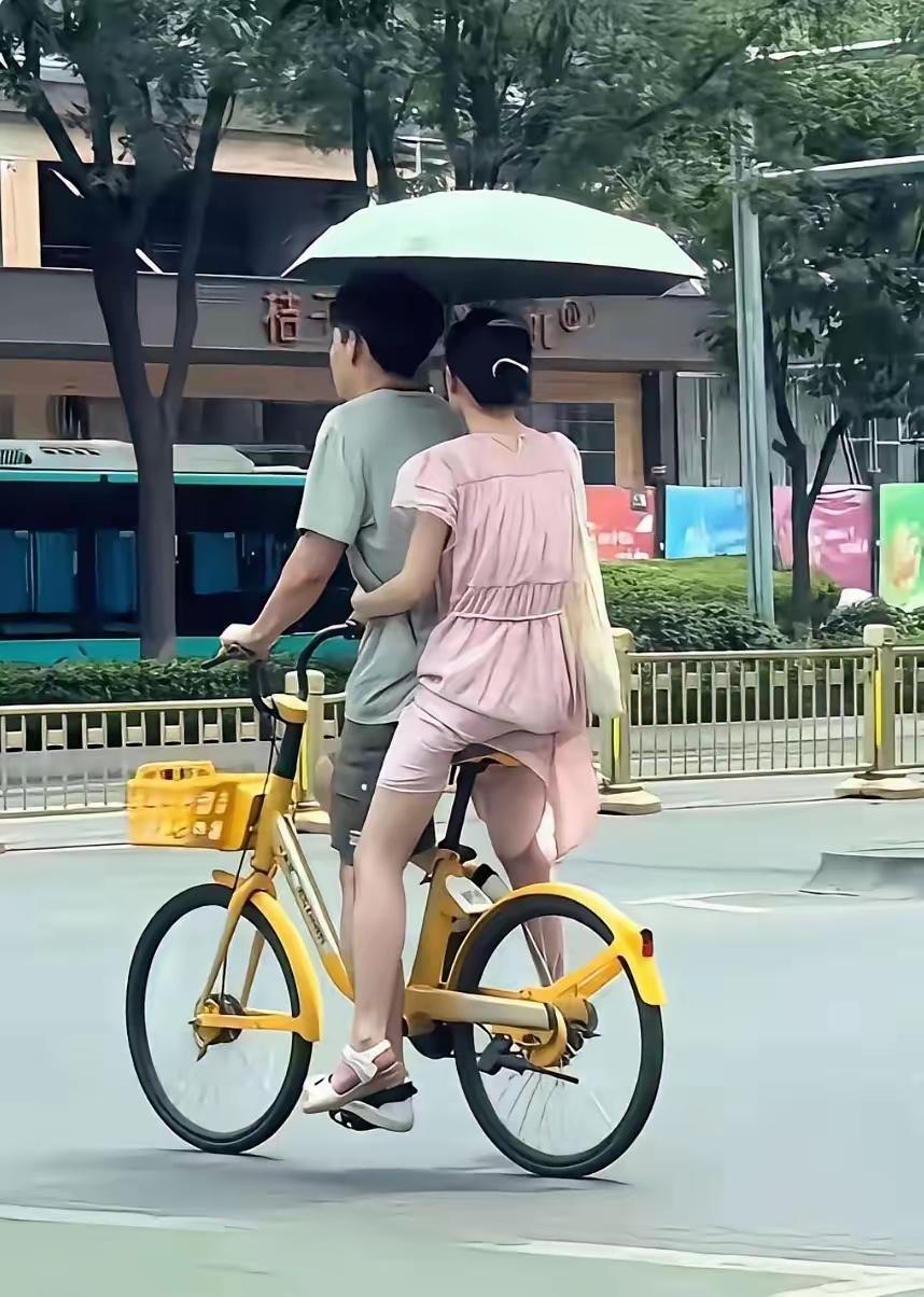 他们难道不会尴尬吗？