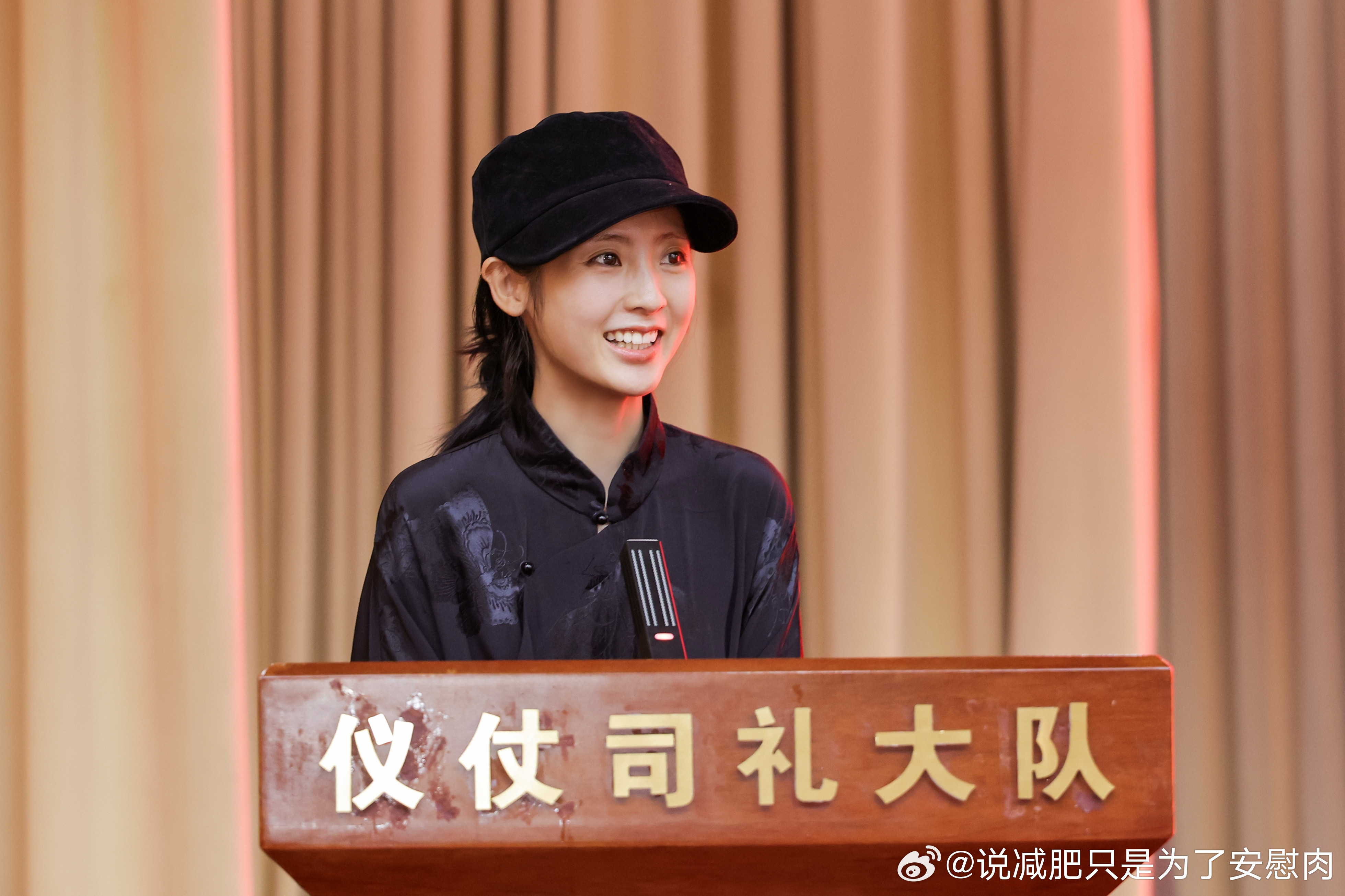 邢菲💚演员邢菲邢菲参与中国视协国防教育活动，重回军营感受仪仗官兵风采。七年军旅