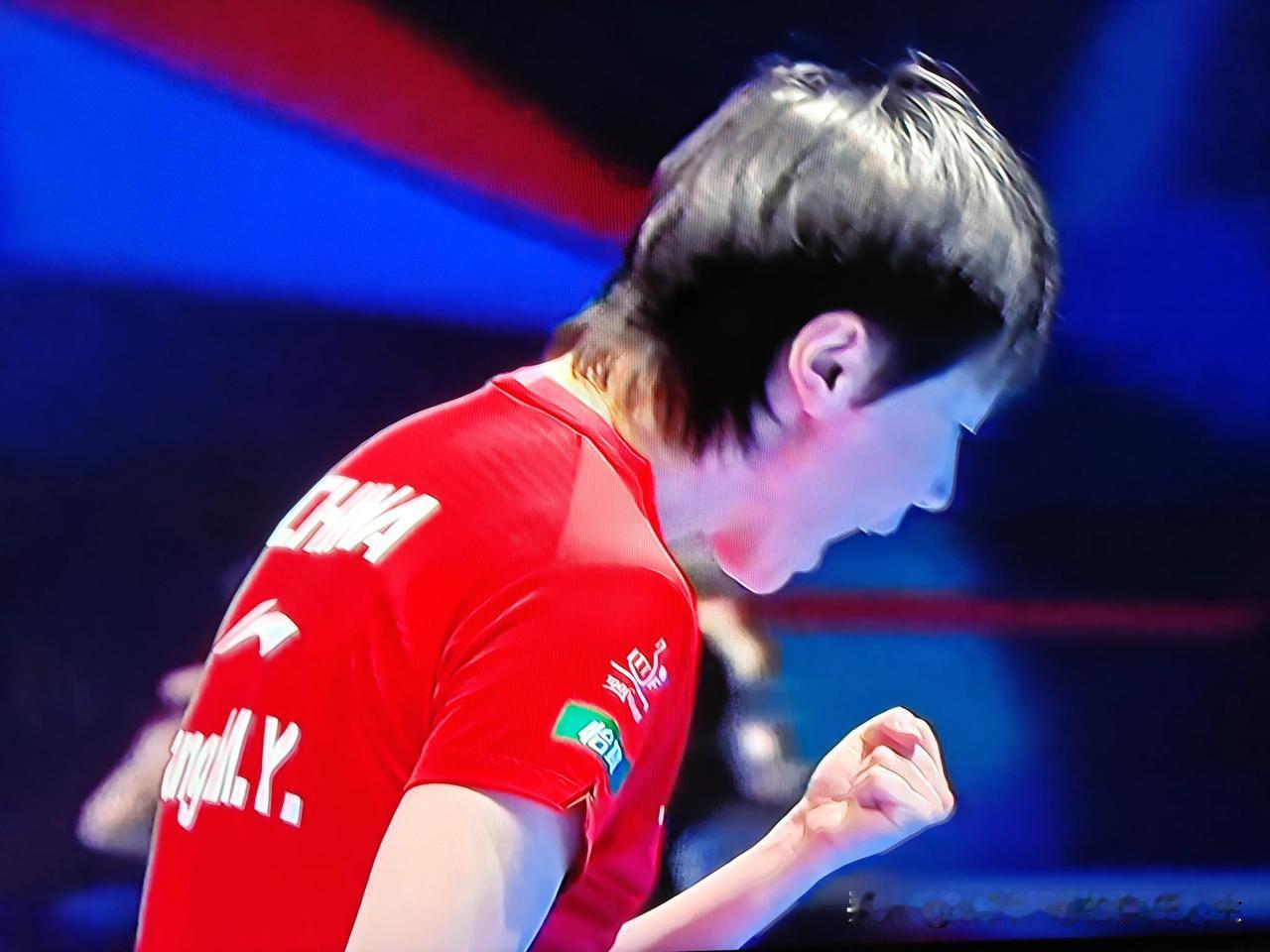 孙颖莎和王曼昱都是中国女乒的顶梁柱，两人长期占据世界第一和第二的位置，实力在伯仲
