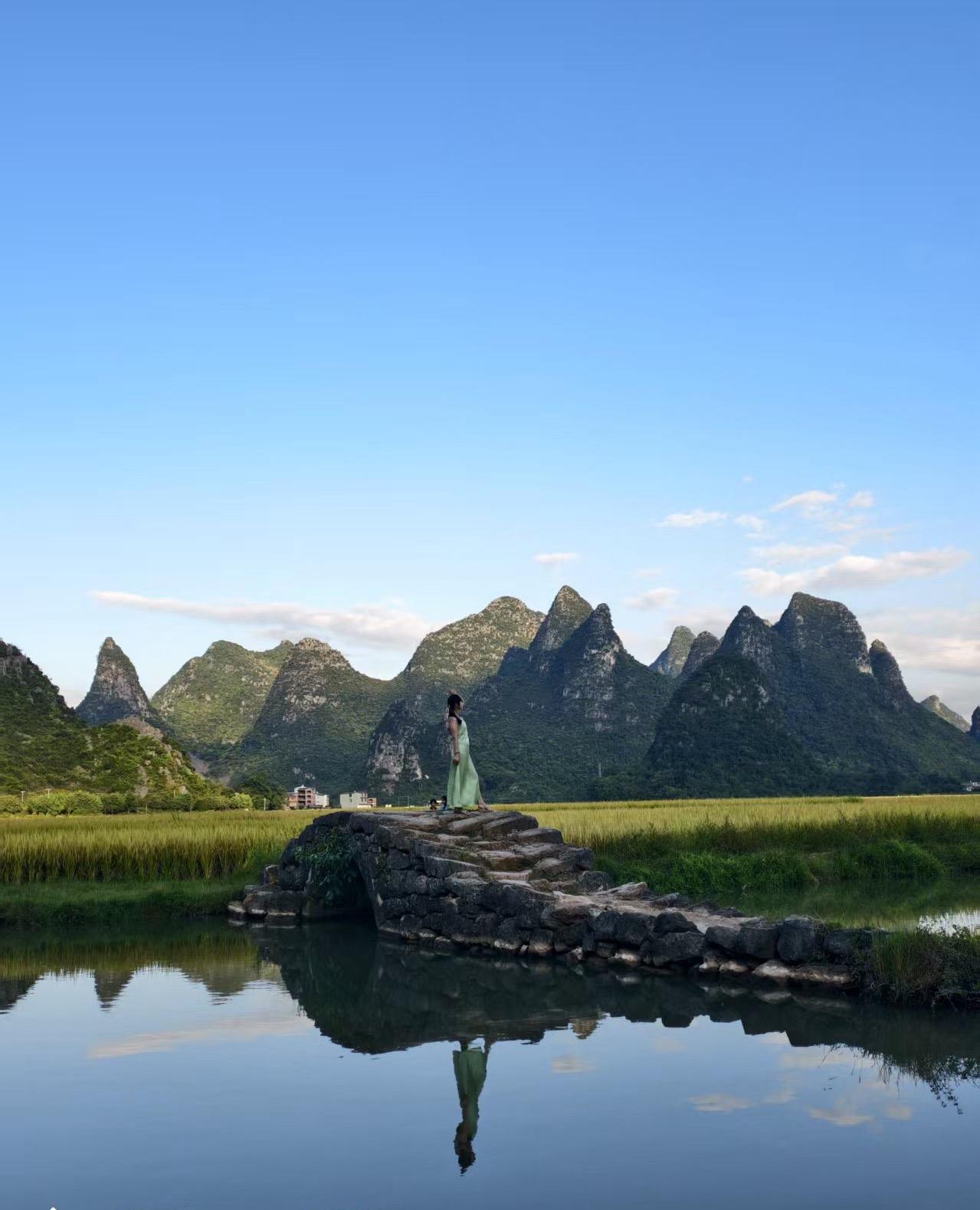 百闻不如一见桂林山水甲天下大家去过桂林玩吗？值得一看哦。大家快来，等你哦。每