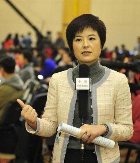 42岁的央视主持人张泉灵辞去工作后，趁着60岁的丈夫不注意，带着存款147万，前