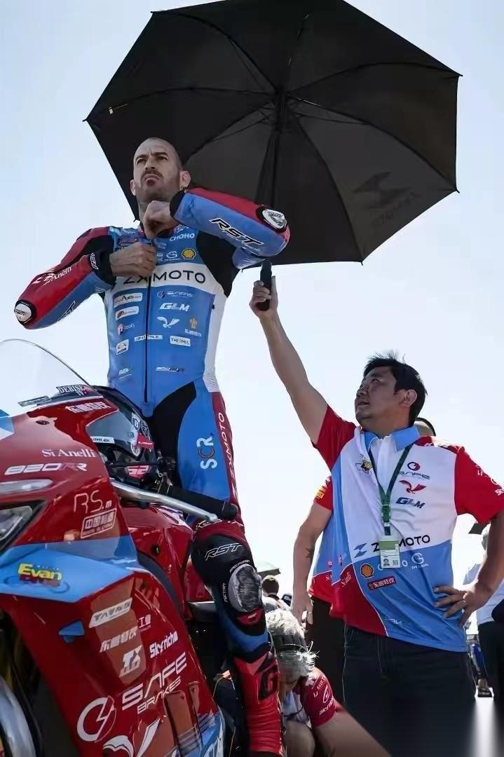 雅马哈车队是多想帮张雪啊！张雪正愁找不到实力车手，雅马哈偏偏在这个节骨眼上淘汰了