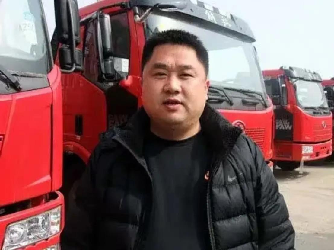 25万担保压到头上，借款人突然失联，车行老板带人进村要账，结果刚到村口就听见一句