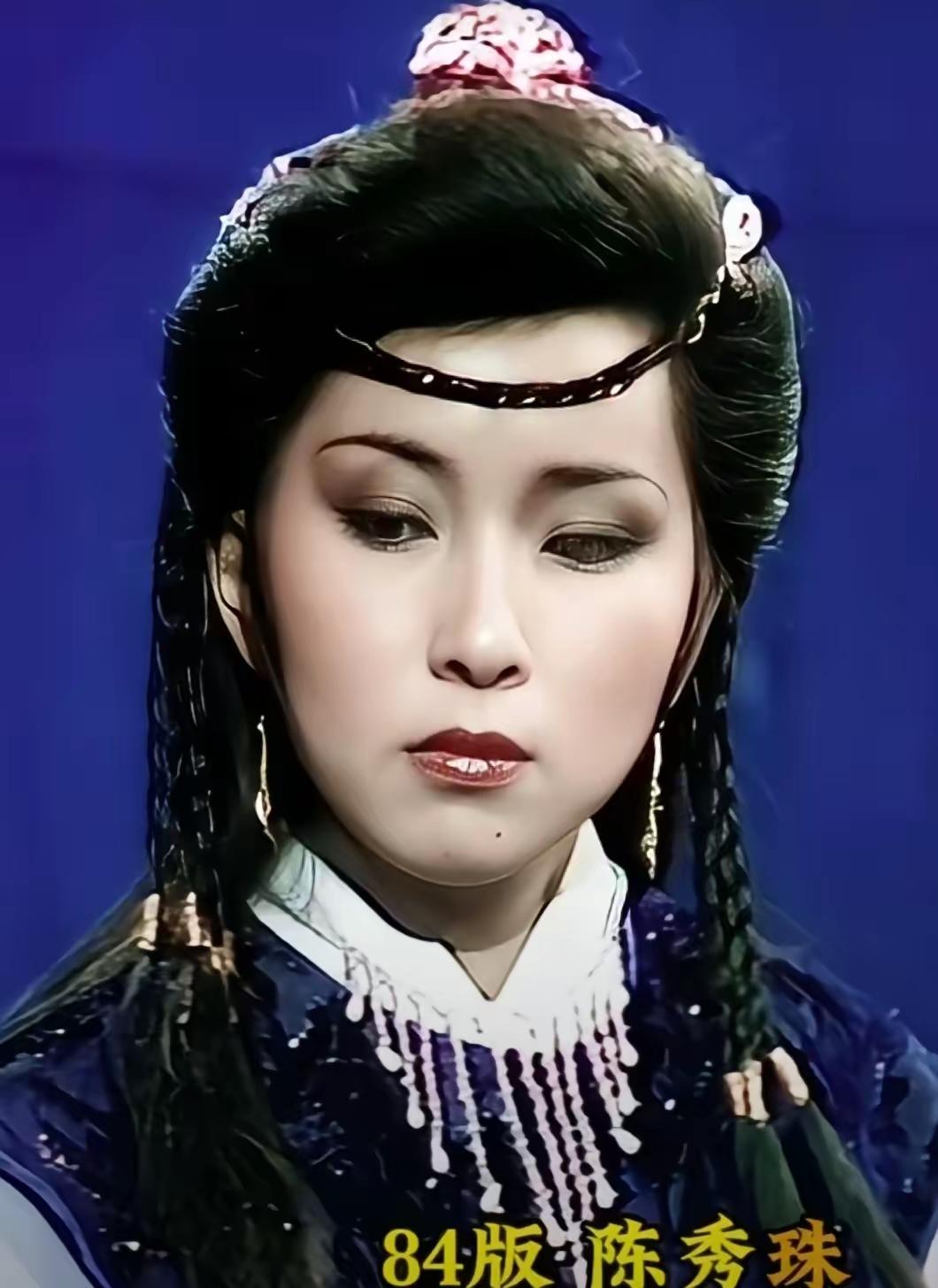感觉在女明星里都不算多漂亮的，硬要选一个的话就范文芳吧，最起码身材是真的绝了。