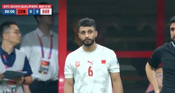 国足1-0战胜巴林的这场比赛，最后时刻剧情堪称离奇，让人疑窦顿生。且看比分在88