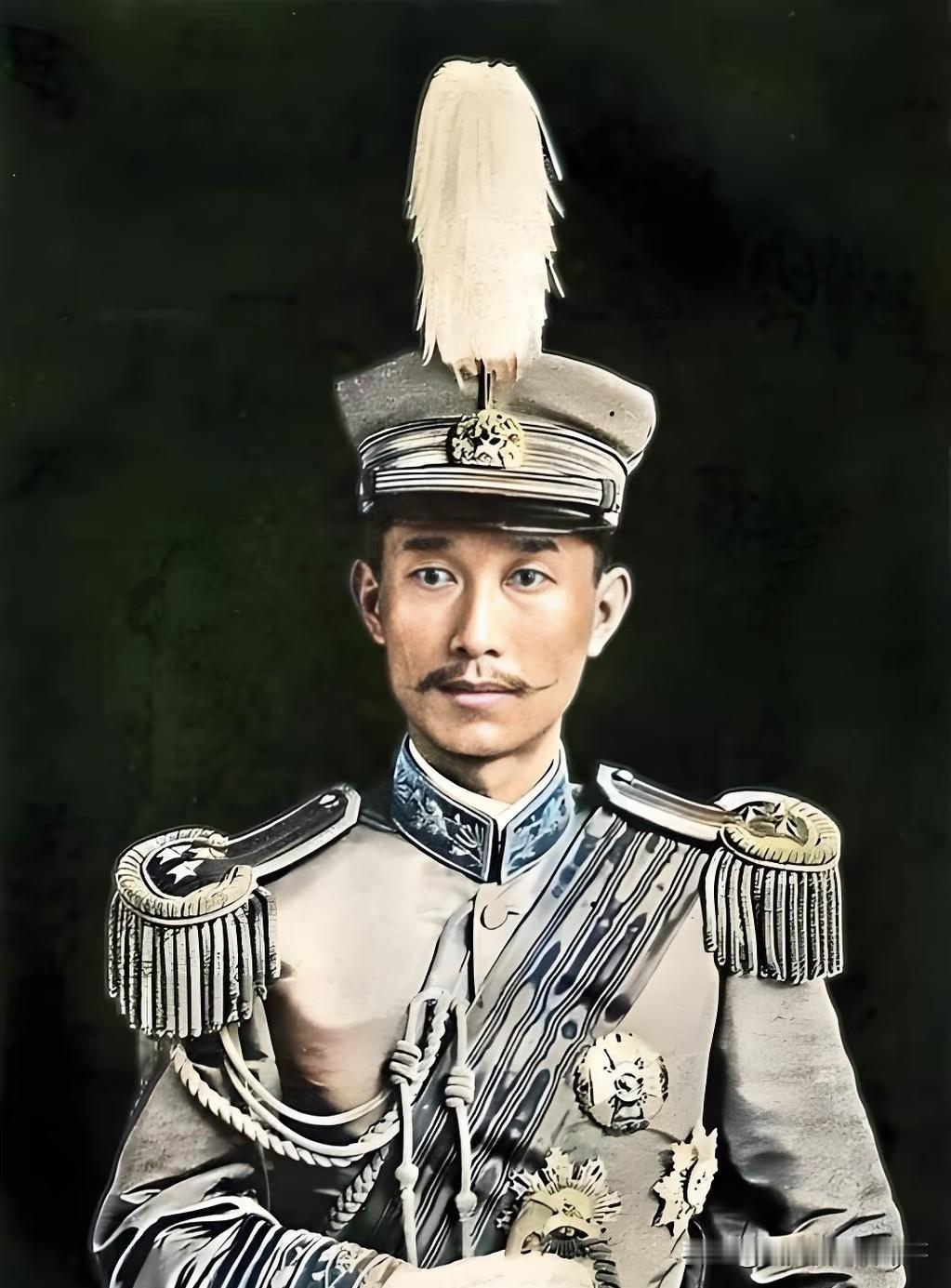 蔡锷到底有什么本事，让袁世凯那么忌惮？袁世凯在近代史上绝对是顶级枭雄。巅