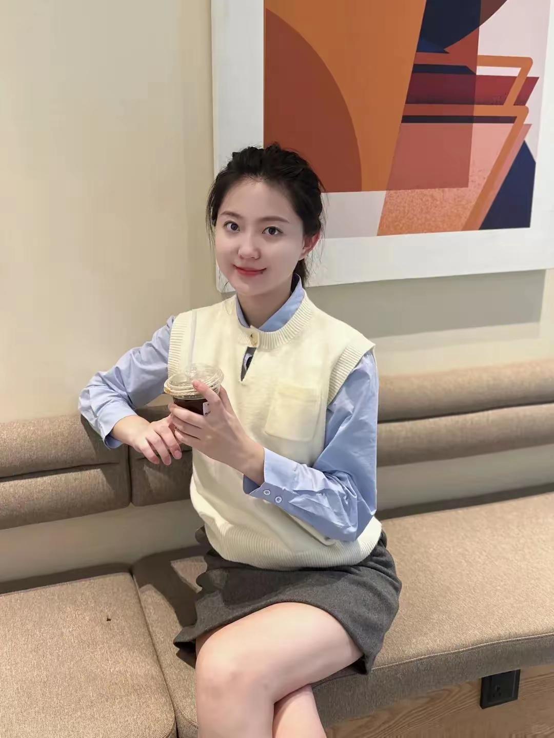 悠闲午后，一杯咖啡，静享美好时光。