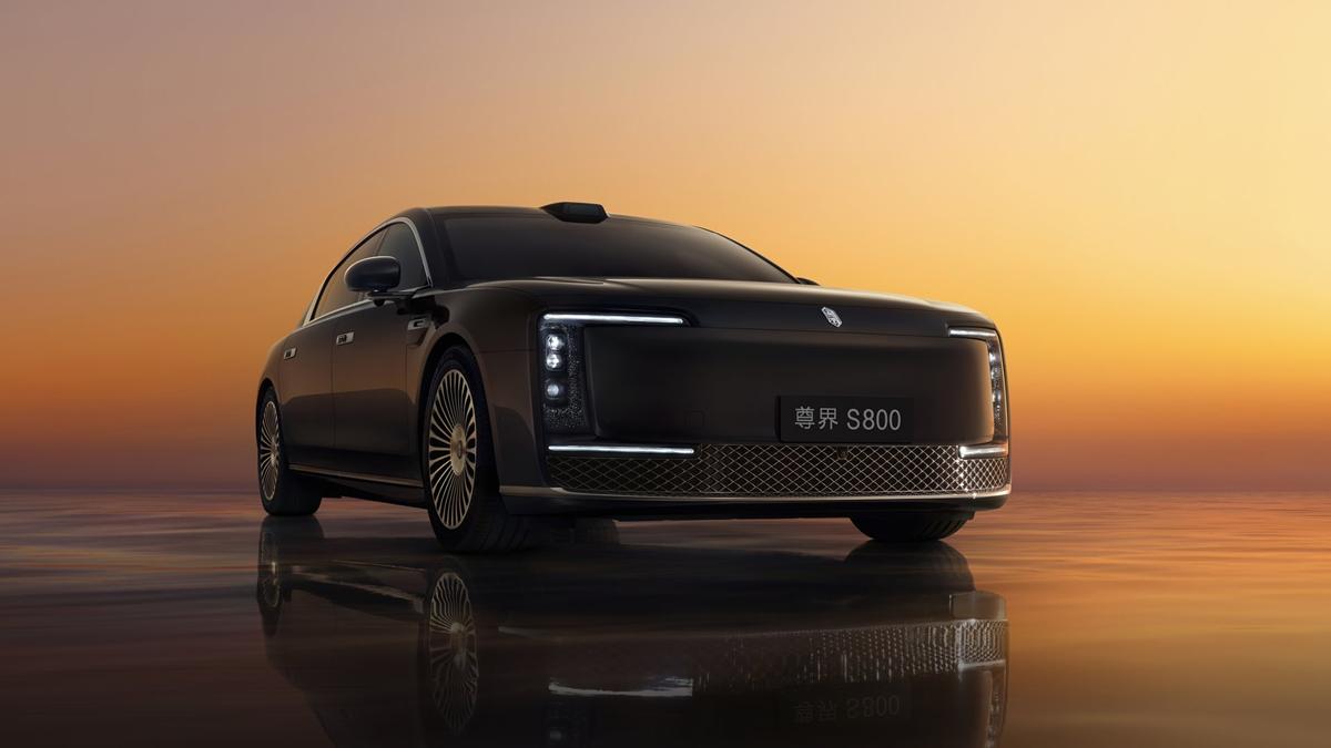 不装了，鸿蒙智行摊牌了，11月交付数据又破行业纪录，81864台的月销量，在中