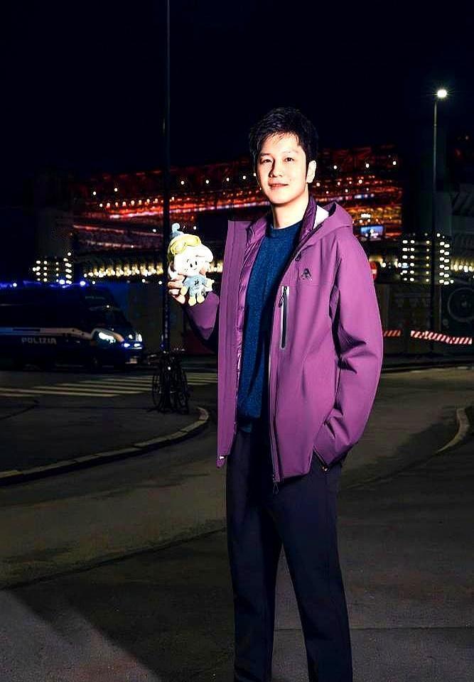 刚捧杯就被“请”走？樊振东德国杯夺冠48小时，俱乐部秒签巴西雨果，网友：工具人