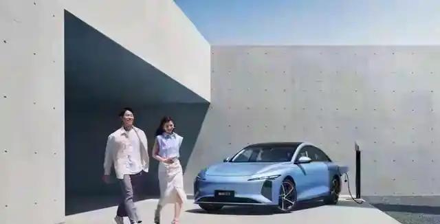 过年，对在外务工的游子来说，是归途，也是启程，所以选择什么样的“搭子”同行非常重