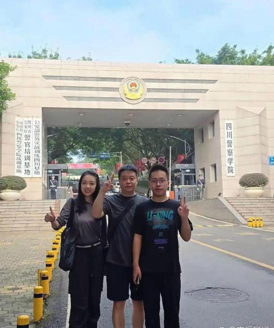 不怪他们一脸幸福，换谁谁不是，慕了