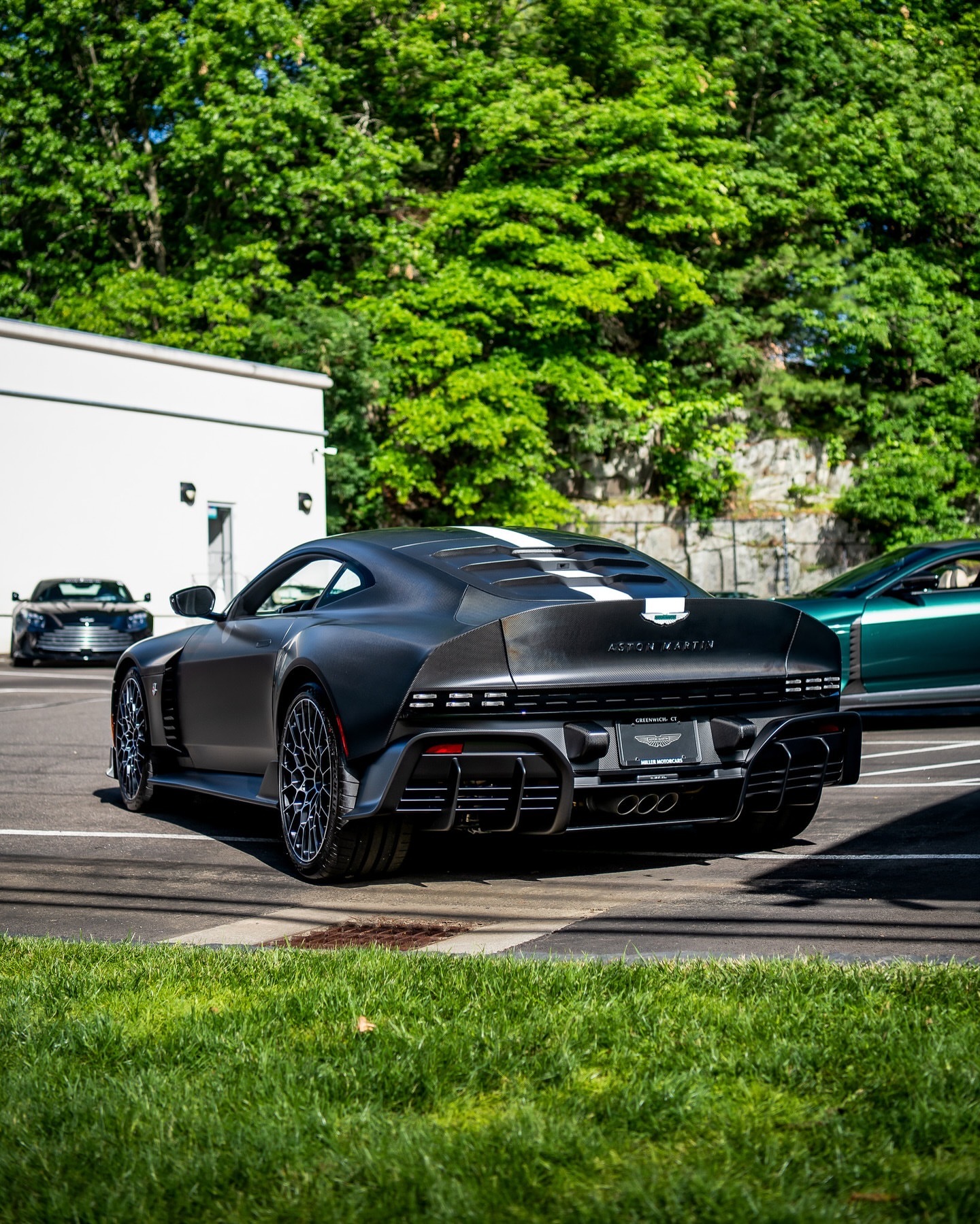Car时尚Astonmartinvalour...阿斯顿马丁val