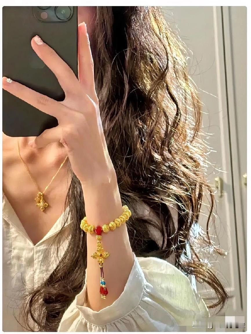 黄金市场彻底失控了！1月7号999，1月8号早开997，刚刚一查直接跌到了9