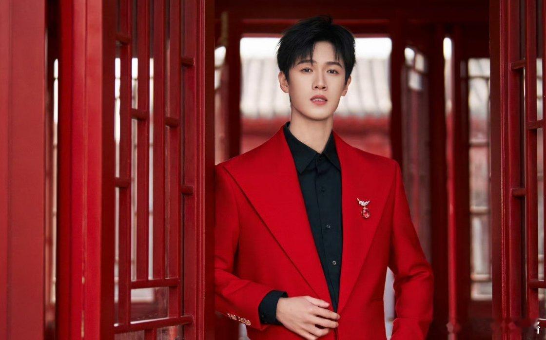 李昀锐辟谣了《归良辰》是现代剧，但不是🐧的