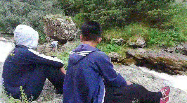 看着就想跑，他还在那敲