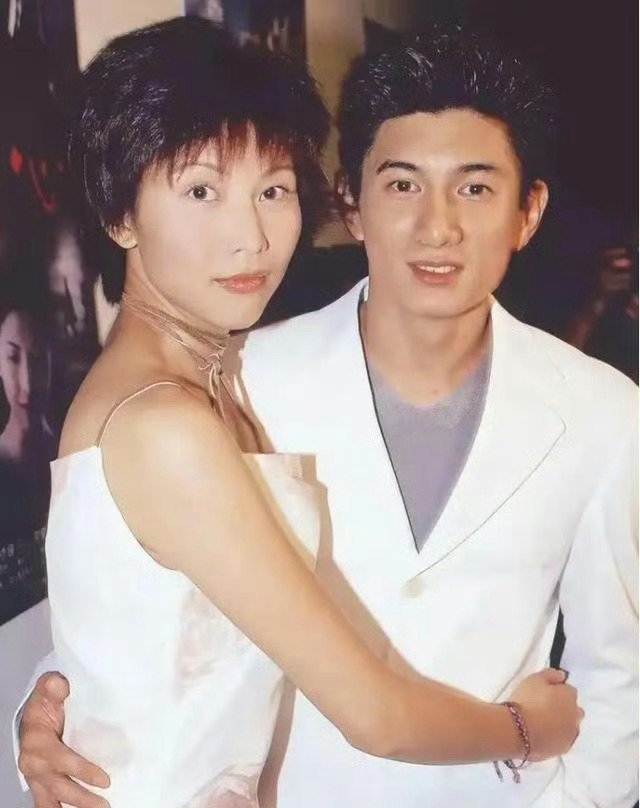 吴奇隆的三段情感经历，女方年龄越来越小，从70后再到80后，可见确实很有个人魅力