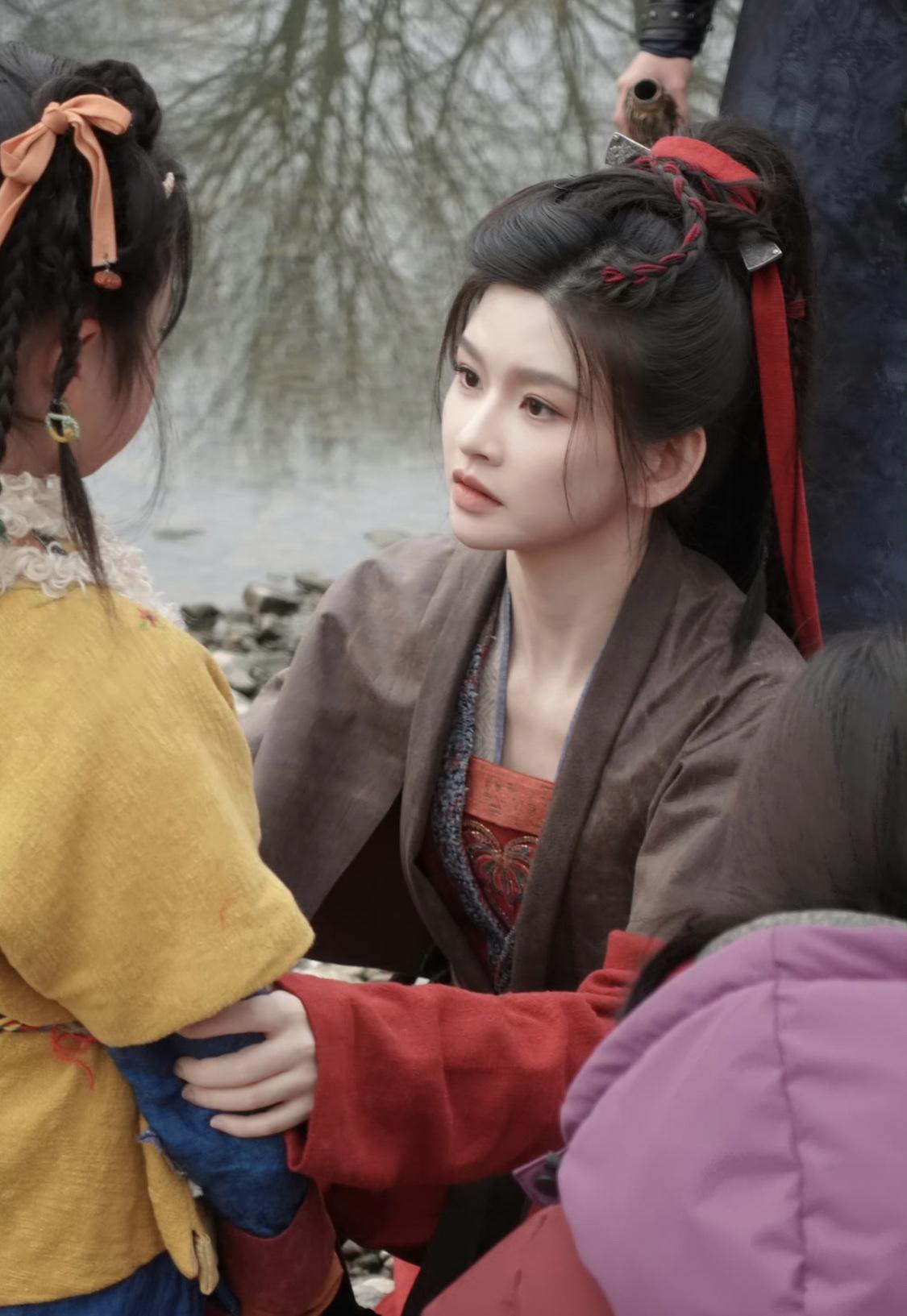 原著中，十三娘只出现两次，一次是救了随元青，一次是逃跑被随元青抛弃。而剧中十