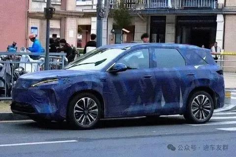 国内媒体曝光比亚迪全新SUV谍照，新车方向盘带“元”标识，疑似元家族全新