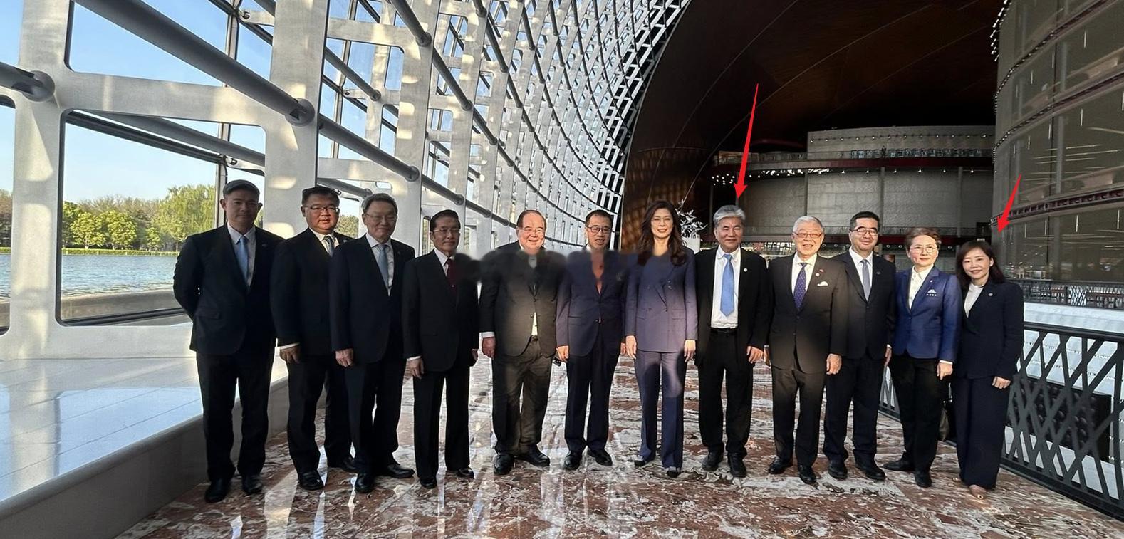 前天傍晚刚回去的随同郑丽文来访的李鸿源，也在昨天就去录节目了很好很好，回去尽快通