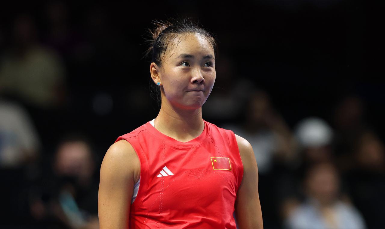 中国0-1意大利比利·简·金杯总决赛1/4决赛，袁悦错失决胜盘4-0领先，苦战