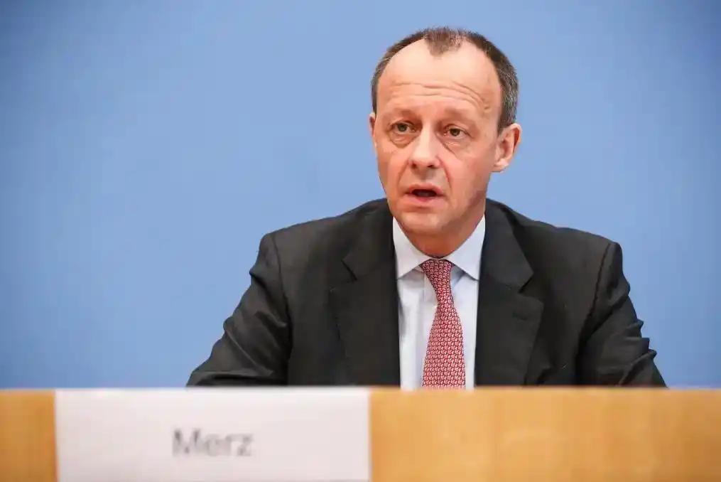 4月24日，德国总理默茨在塞浦路斯召开的欧盟领导人非正式会议上，针对乌克兰入盟一