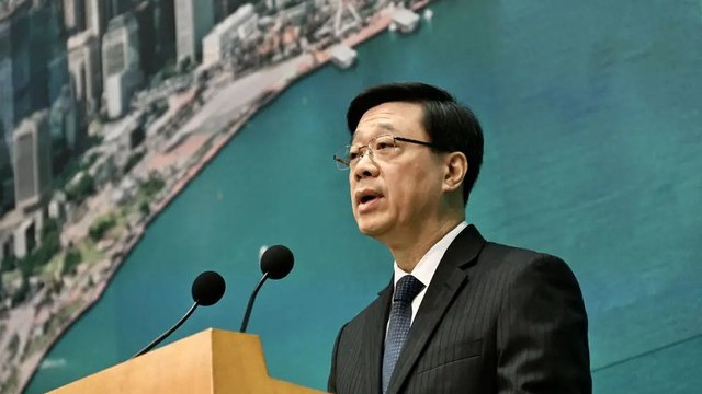 特朗普为何找上李嘉诚?真实目的曝光,比关税战恐怖,李次子赴京