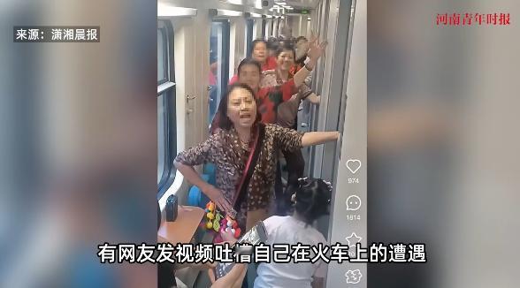 “太没有素质了！”7月27日，一列开往长春的火车上，一群老人在火车卧铺走道跳广场