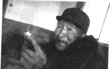 1943年，我军缴获了两挺机关枪，高兴之余，却发现没有合适的子弹可以装配，这时一