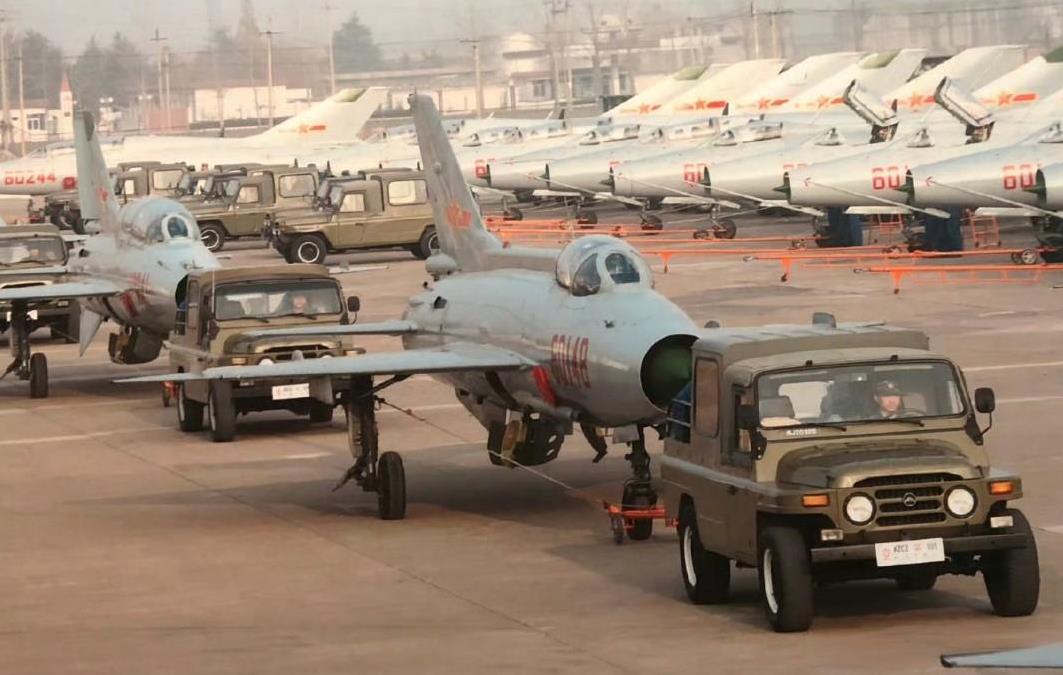 20世纪80年代，我国空军的主力战机是大量的歼-6（仿制苏联米格-19），面临一