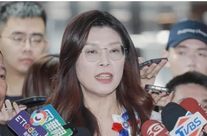 陈挥文因批评她丢掉19年主持棒？郑丽文：不一定什么都跟我有关飞碟电台节目《飞