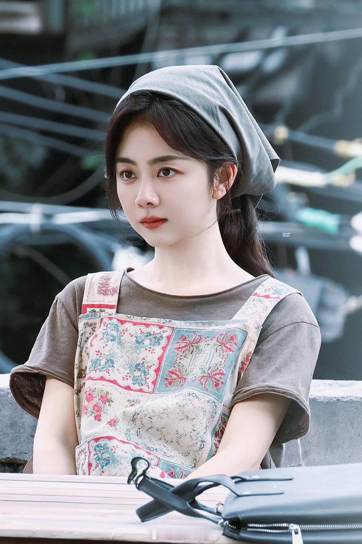 谭松韵好白嫩
